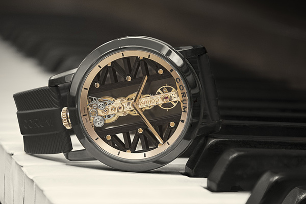 深邃优雅惊艳回归corum昆仑表隆重推出全新dlc涂层钛金属金桥腕表