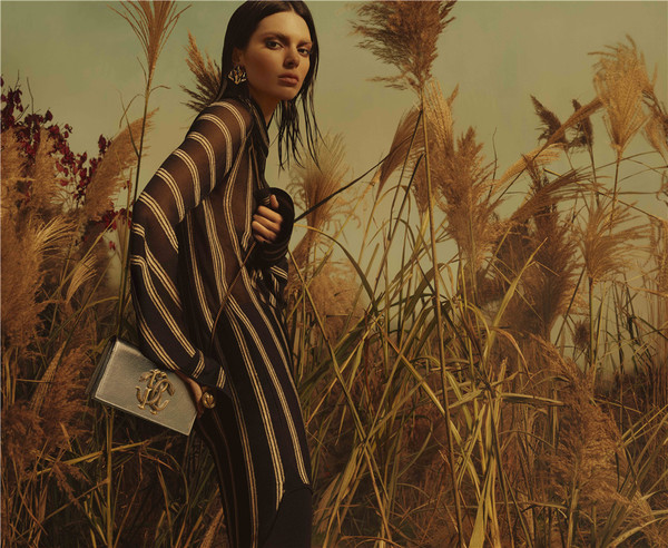 roberto cavalli 2019春夏系列广告大片 "野性的本能"